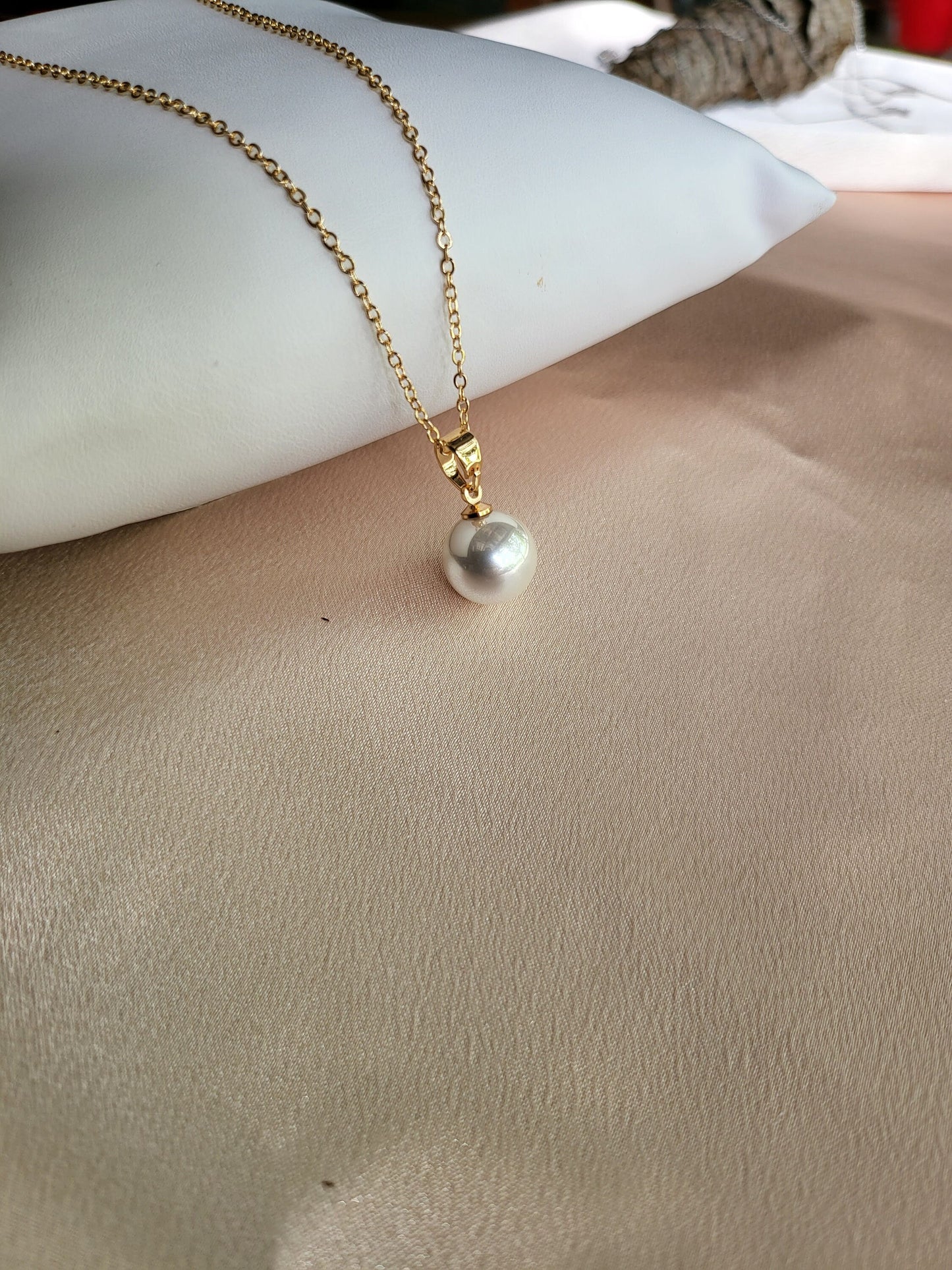 White Round Pearl Necklace, Waterproof.