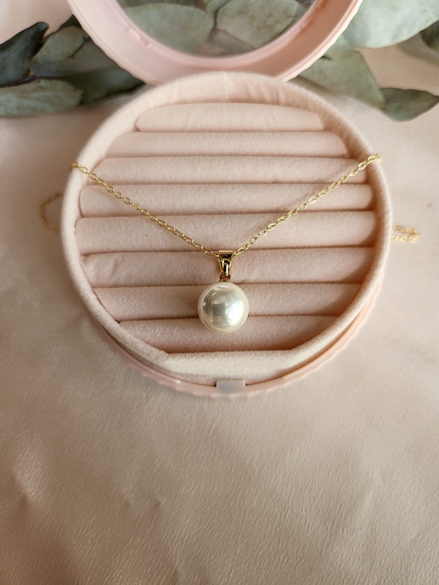White Round Pearl Necklace, Waterproof.