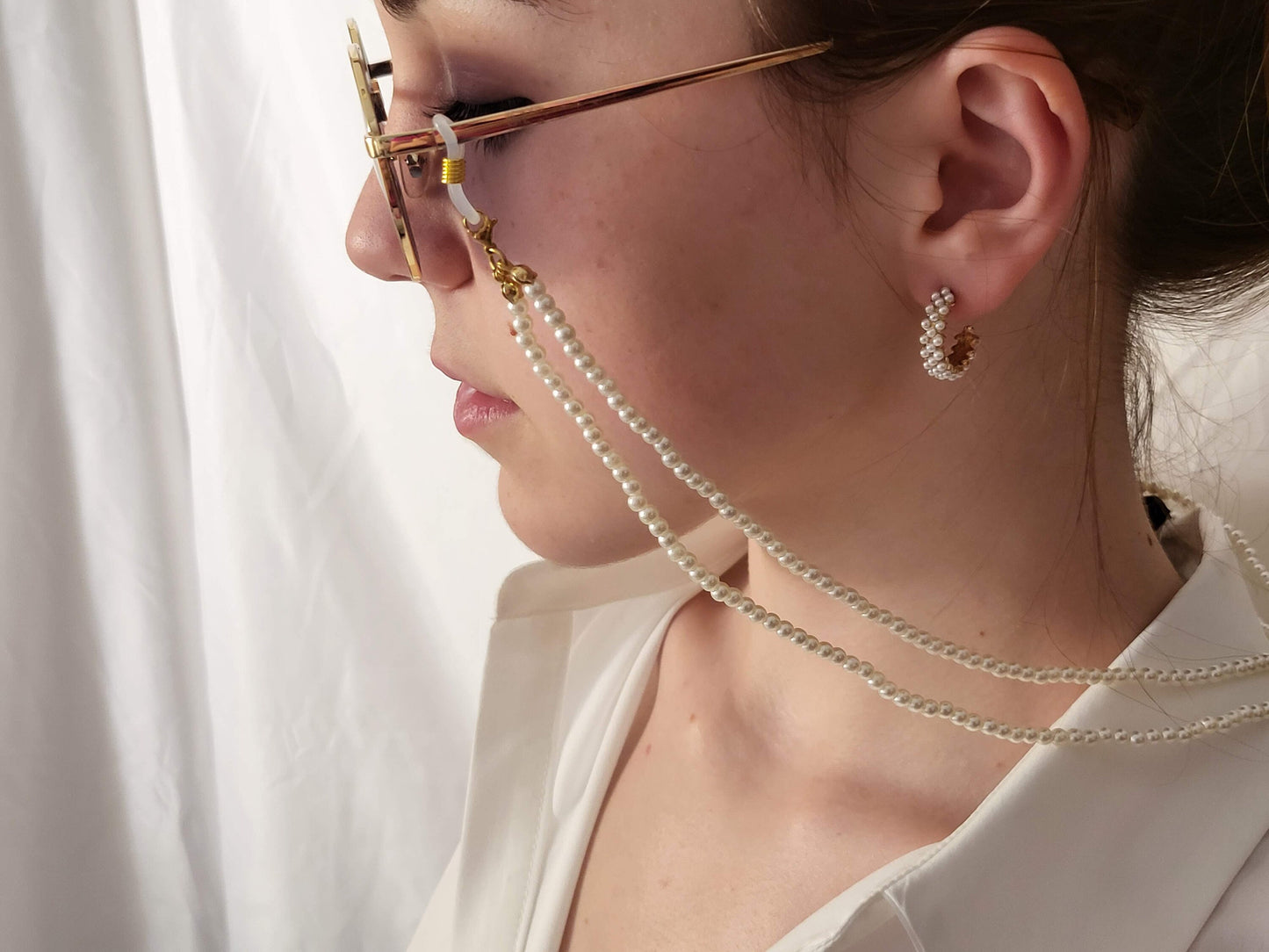 White Round Pearl Glass Holder Chain, Waterproof.