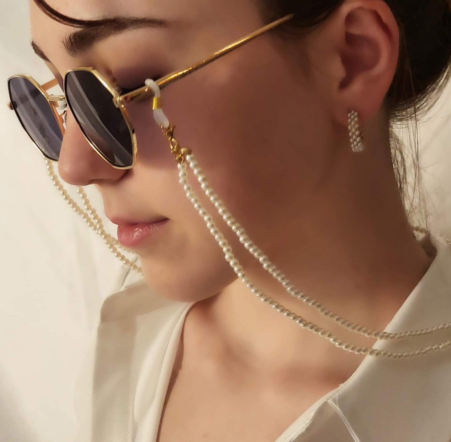 White Round Pearl Glass Holder Chain, Waterproof.