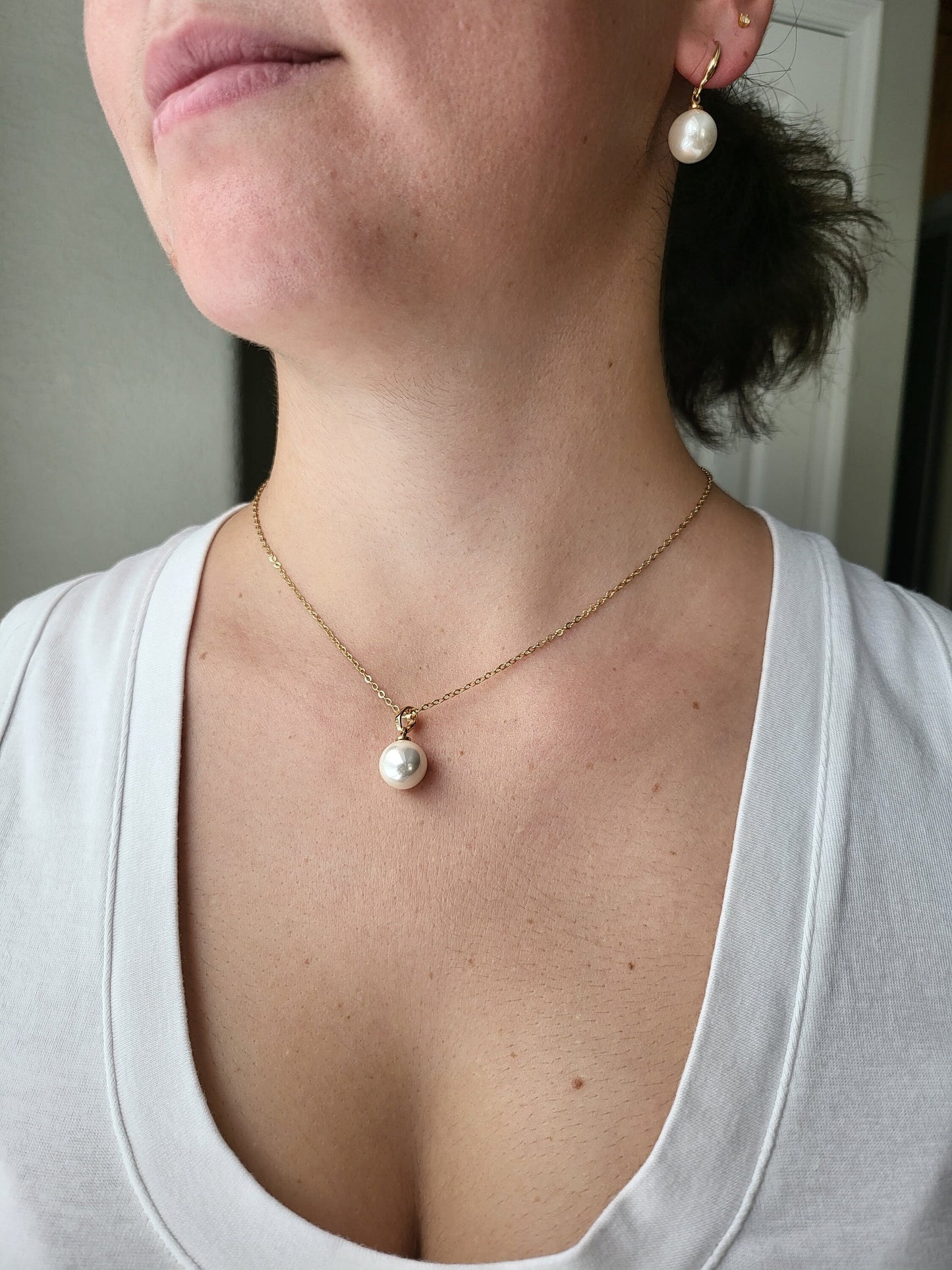 White Round Pearl Necklace, Waterproof.